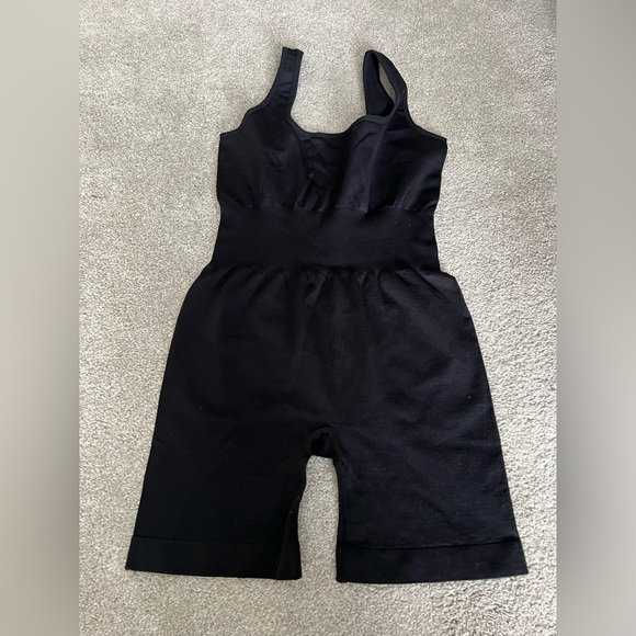 WEWOREWHAT ROMPER 🖤 - Picture 4 of 5